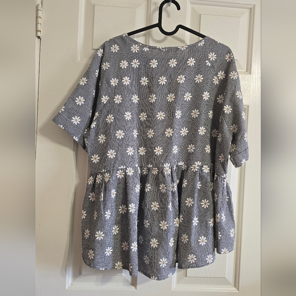 Black and White Gingham Floral Top 1XL - Picture 4 of 6